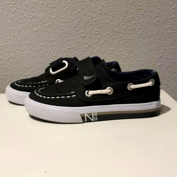 NAUTICA LITTLE RIVER BOAT SHOES BOYS. SZ 8 - Picture 1 of 10